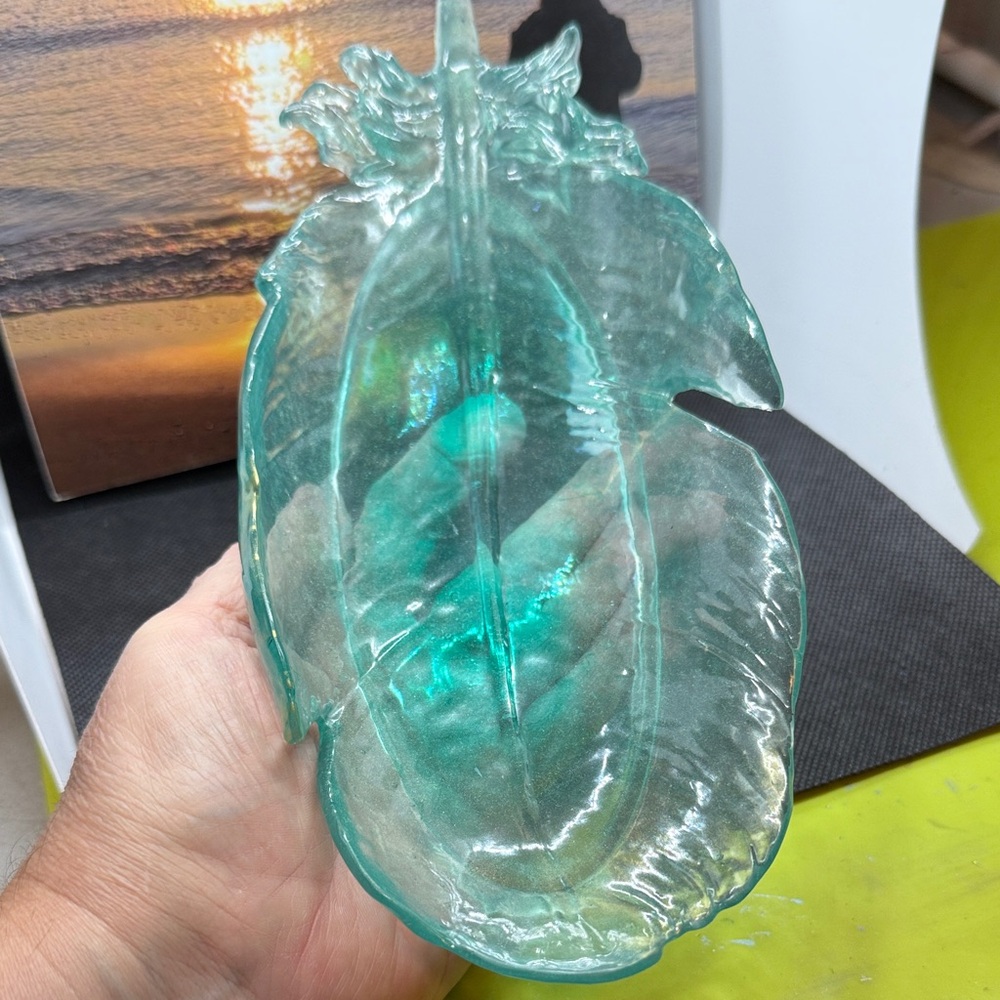 Elegant Resin Leaf Art Piece - Picture 6 of 14